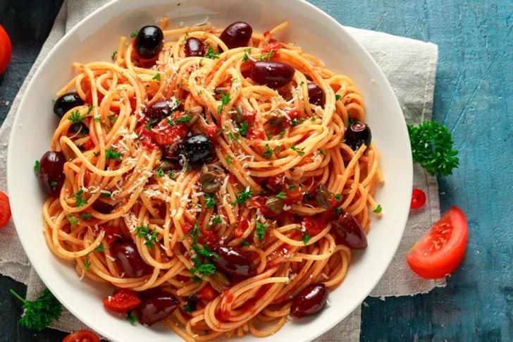 Receta de pasta a la Puttanesca: Un clásico italiano fácil y delicioso