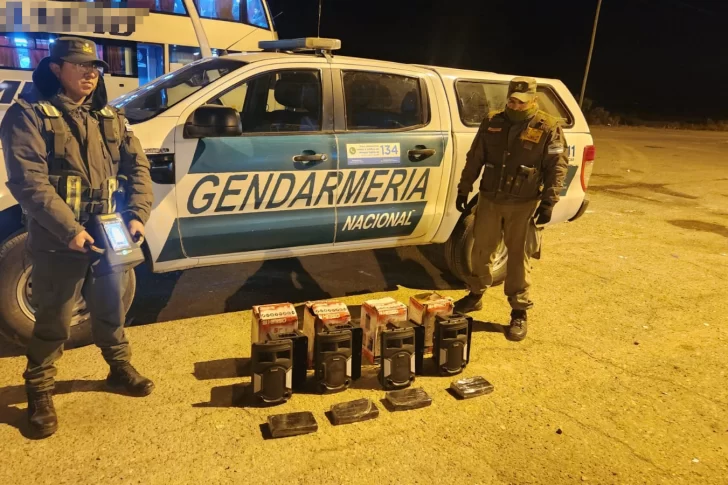 Detienen una mujer que ocultaba más de 4 kilos de cocaína en parlantes