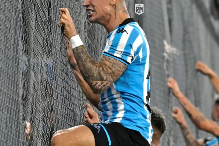 Racing ganó con un gol en el minuto 95 a Riestra y se mantiene en la vanguardia de las posiciones