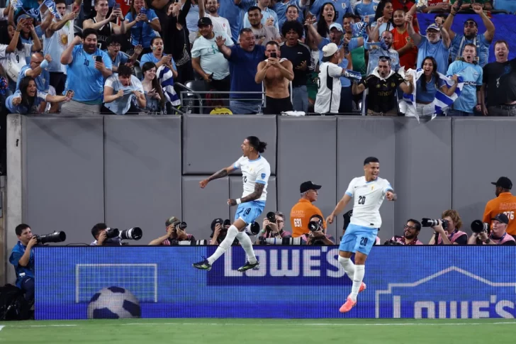 Uruguay aplastó a Bolivia y tiene un pie en cuartos de final