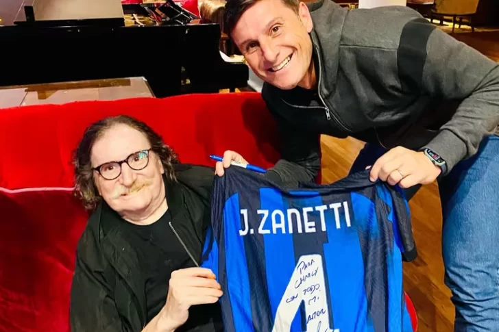 El regalo especial que recibió Charly García de parte de Javier Zanetti