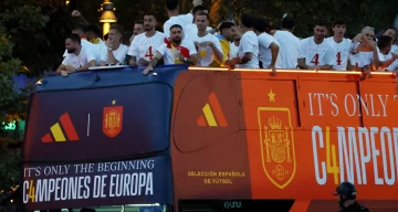 Cálida recepción a España tras ganar la Eurocopa