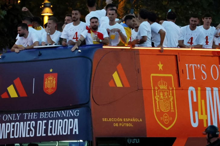 Cálida recepción a España tras ganar la Eurocopa