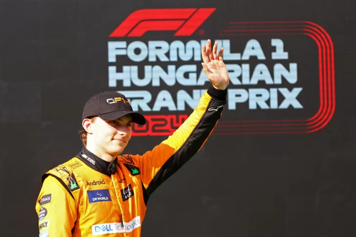 Piastri ganó por primera vez en  un polémico doblete de McLaren