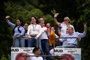 Maduro se endurece: amenaza con la Justicia a opositores y toma las calles