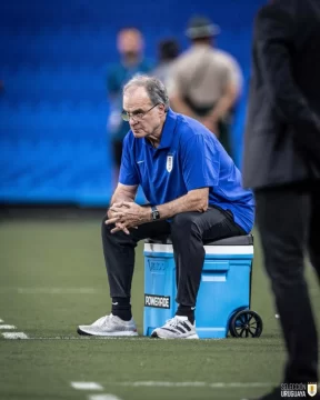 Bielsa destrozó a la Conmebol y EE.UU. y bancó a sus jugadores de Uruguay tras los incidentes