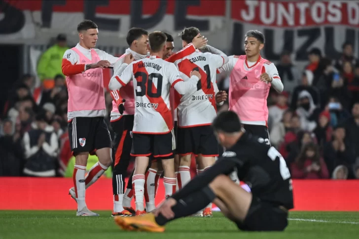 River venció a Olimpia en el Monumental