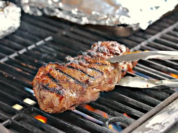 Cuál es el corte de carne “poco conocido” que es económico y queda muy tierno a la parrilla