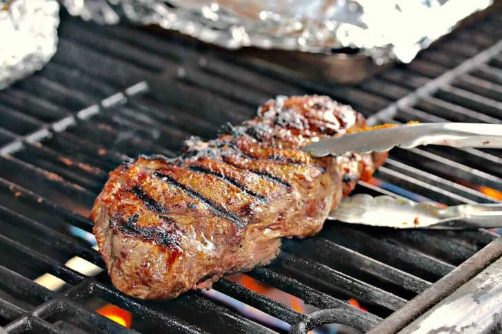 Cuál es el corte de carne “poco conocido” que es económico y queda muy tierno a la parrilla