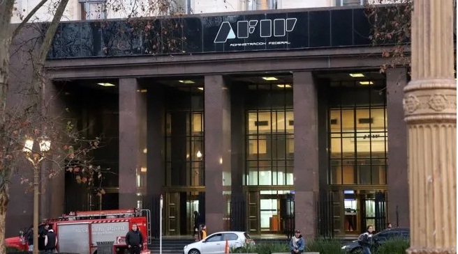 Ganancias: AFIP reglamentó las modificaciones y los sueldos de junio quedarán excluidos