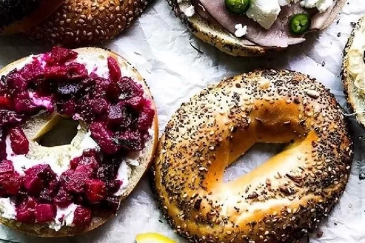 Receta del bagel New York style: Cómo hacer el bagel, el pan de moda