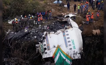 Tragedia en Nepal: se estrelló un avión y murieron 18 personas