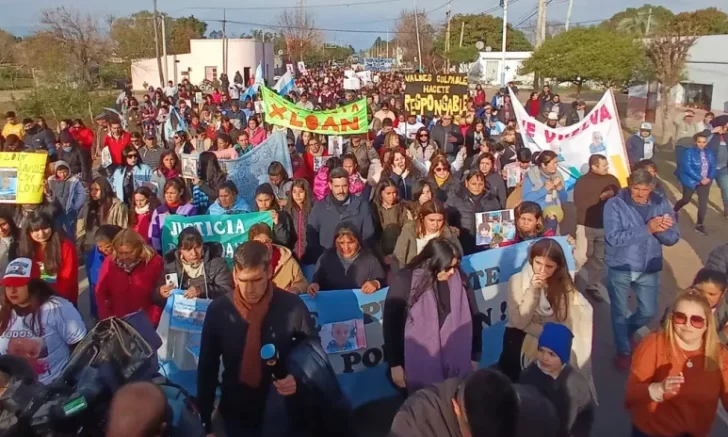 Multitudinaria marcha en Corrientes a un mes de la desaparición de Loan