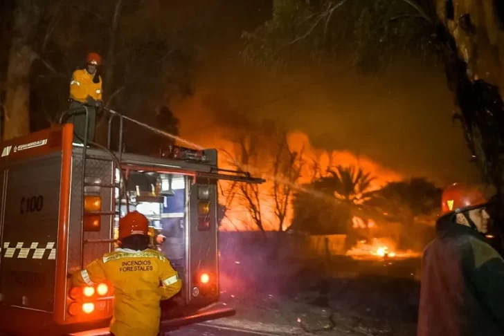 Incendio en pastizal provocó pérdidas en un galpón