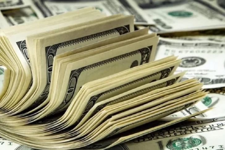 El dólar blue marcó su octavo avance semanal seguido: en San Juan, este viernes se negoció a $1.470