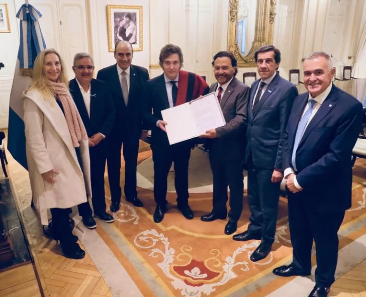 Orrego, entre los 18 gobernadores que están en Tucumán para firmar el pacto de Mayo que propuso Milei