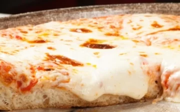 Receta de pizza casera: el secreto para que la masa quede perfecta y crocante