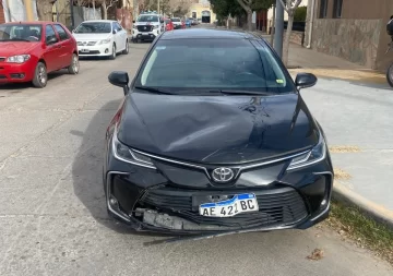 Un motociclista fue embestido por un auto de la Policía y terminó hospitalizado