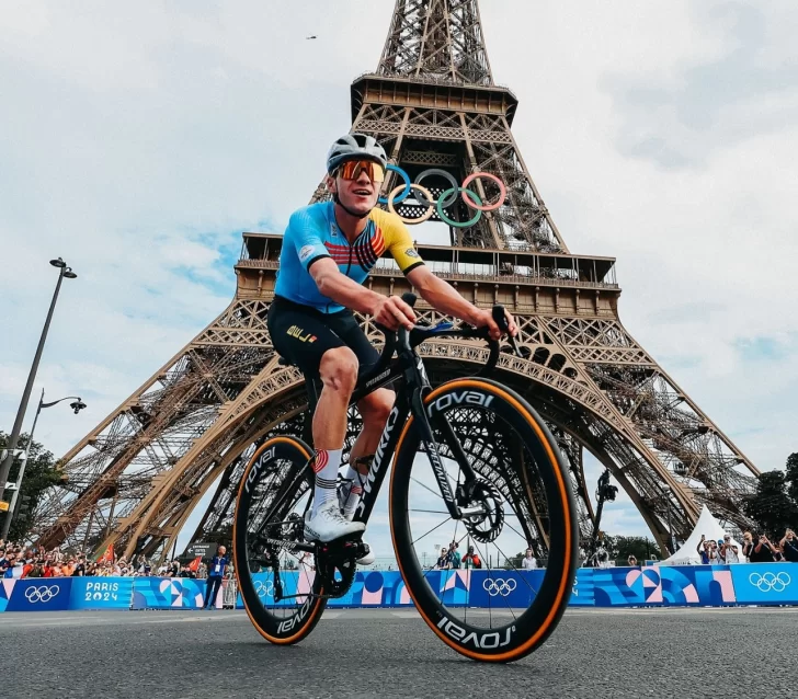 Remco Evenepoel, el belga que ganó una Vuelta a San Juan, logró un doblete histórico en el ciclismo