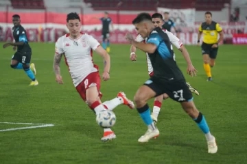 Huracán sigue firme