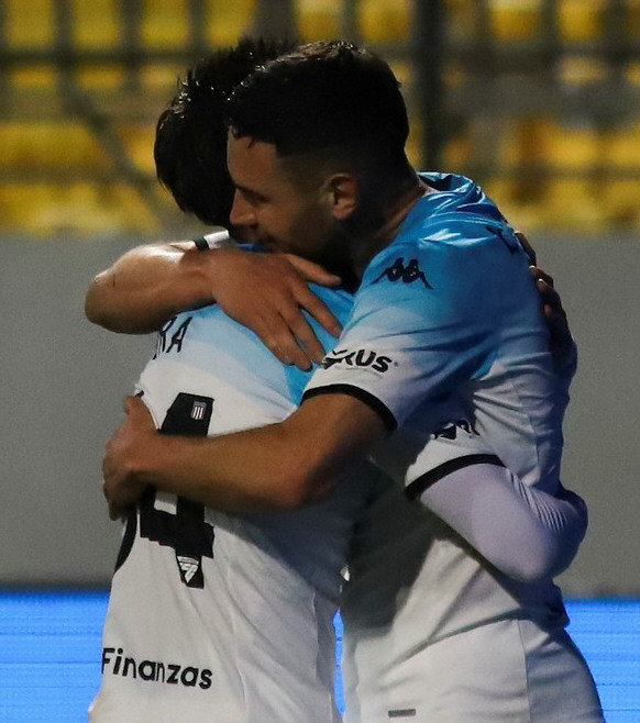 Racing fue pura efectividad en su visita a Huachipato