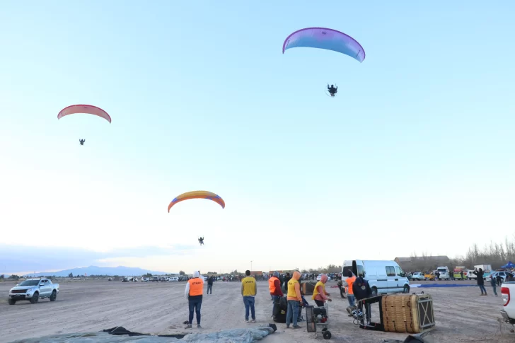 Las familias coparon el aeroclub para ver los globos aerostáticos