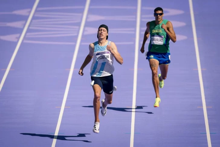 Elián Larregina fue sexto en su serie y 17° en las semis de los 400 metros en París