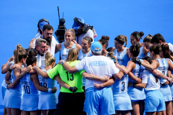 Desconsuelo en el plantel de Las Leonas tras la derrota en semifinales