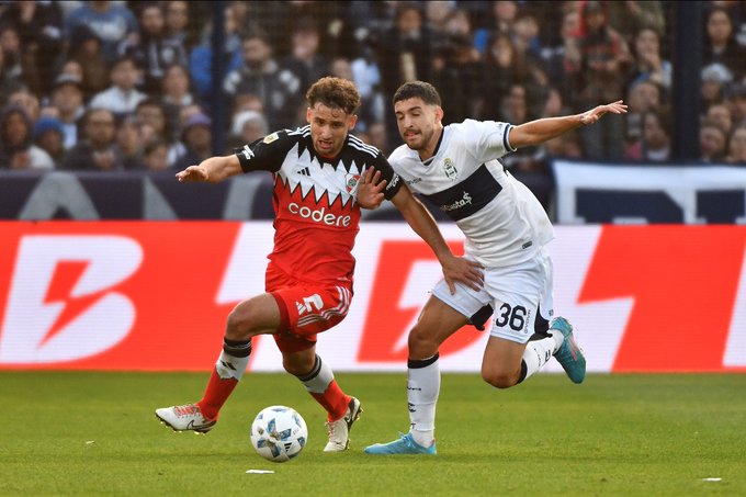 River empató en su visita a Gimnasia y no pudo acercarse a la punta