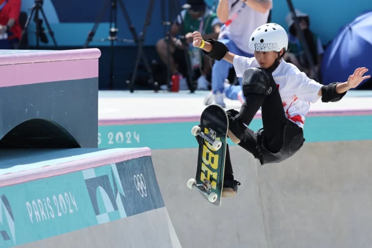 Tiene 11 años y debutó en los Juegos Olímpicos 2024 en skateboarding