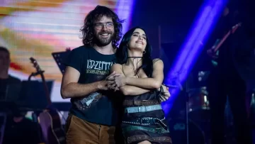 Bailes y miradas cómplices: el reencuentro de Lali Espósito y Peter Lanzani