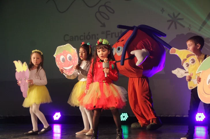 Alumnos de doce escuelas le cantaron a la comida sana