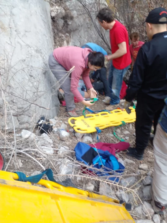 Hospitalizan a un hombre rescatado por Bomberos luego de accidentarse en un cerro