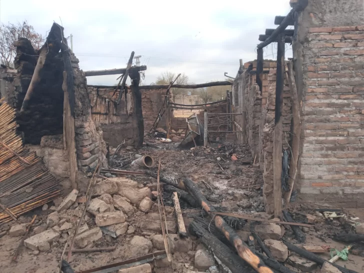 [VIDEO] Devastador incendio en la casa de madre soltera con 5 hijos