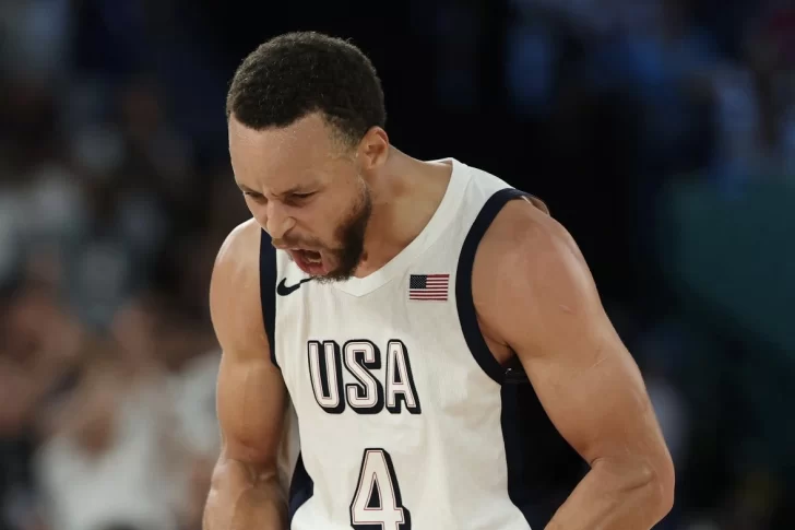 Estados Unidos perdía por 17 puntos ante Serbia, lo remontó con 9 triples de Curry y jugará la final de básquet en los Juegos Olímpicos