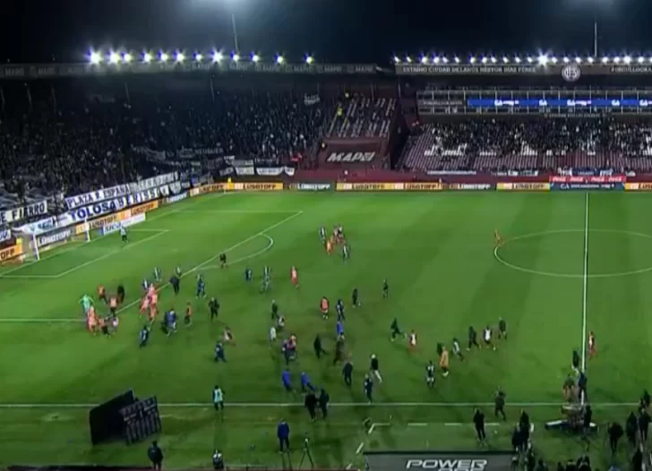 [VIDEO] El partido entre Gimnasia y Barracas Central terminó en una batalla campal