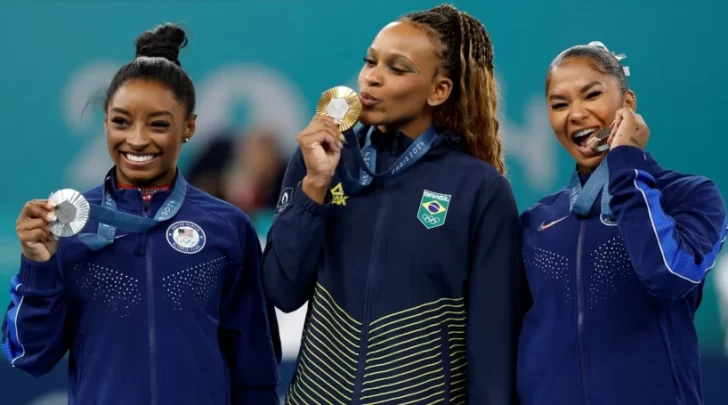 Rebeca Andrade, la brasileña que relegó a Simone Biles y ganó el oro en gimnasia de suelo