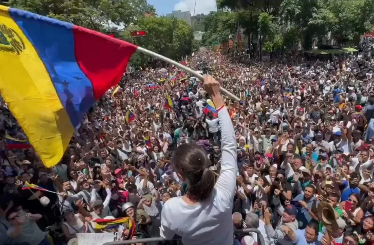 Miles de venezolanos se movilizaron en varias partes del país para denunciar el fraude electoral