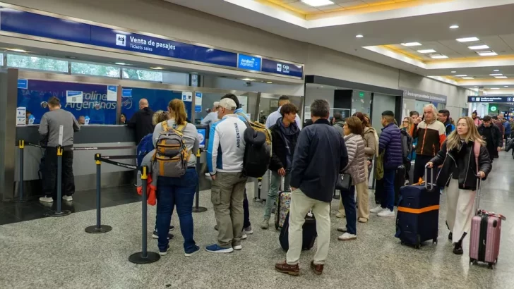 Un paro afecta a 27 aeropuertos del país y habrá asambleas para decidir más medidas de fuerza