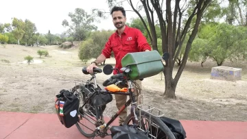 Murió Juani Betolli, el fotógrafo argentino que recorría África y Asia en bicicleta