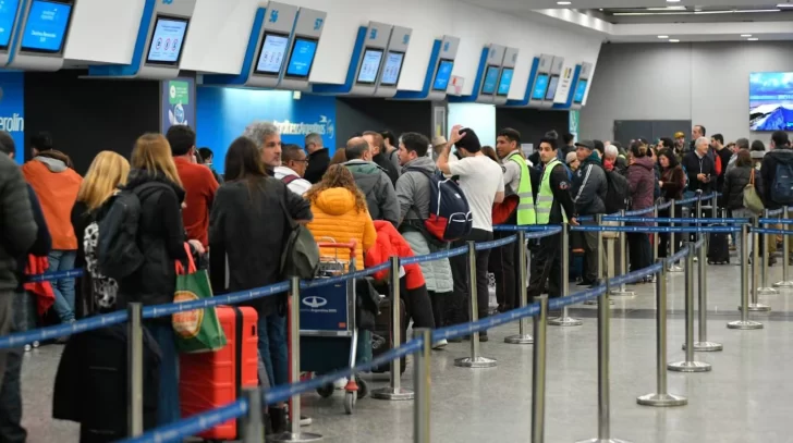 Por los paros, Aerolíneas denunciará a los gremios aeronáuticos