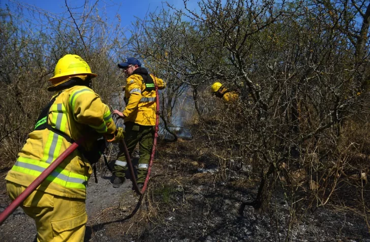 Tres equipos especializados en incendios forestales de San Juan trabajan en Córdoba para sofocar el fuego