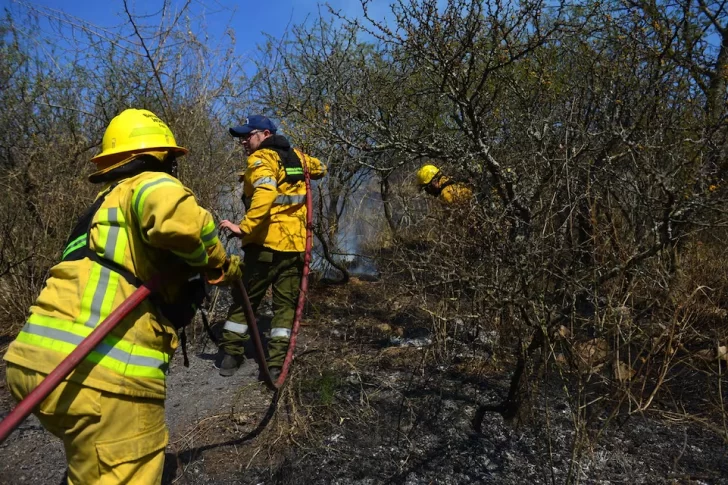 Tres equipos especializados en incendios forestales de San Juan trabajan en Córdoba para sofocar el fuego