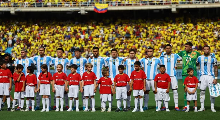 La repudiable actitud de los hinchas colombianos cuando sonó el Himno Argentino en Barranquilla