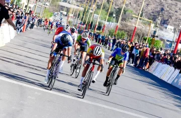 Gremios y el SEP van con todo el arsenal al Tour Riojano que se corre desde el lunes en Chilecito