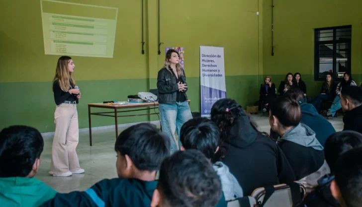 Una charla contra formas de violencia