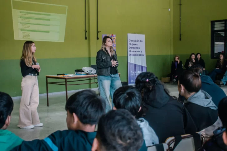 Una charla contra formas de violencia