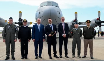 Presentan el primer avión Orión P-3C