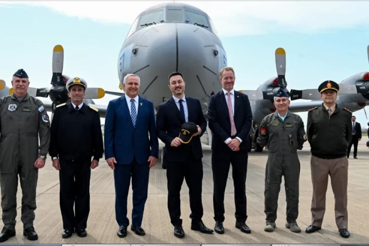 Presentan el primer avión Orión P-3C