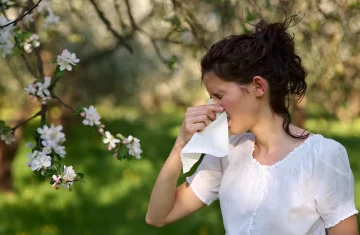 Cómo la primavera puede agravar las alergias y qué hacer para aliviarlas